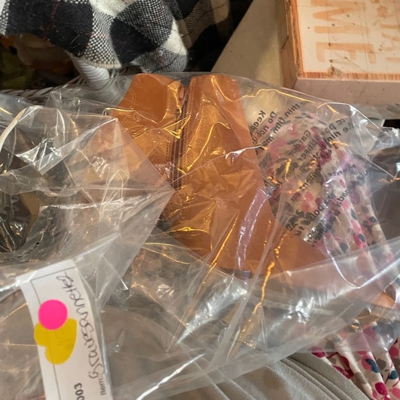 Elegant Brown Ankle Booties AREZZO, leather!​​ Scratches in leather! - Picture 7 of 11